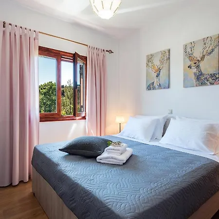 Adonis Villa